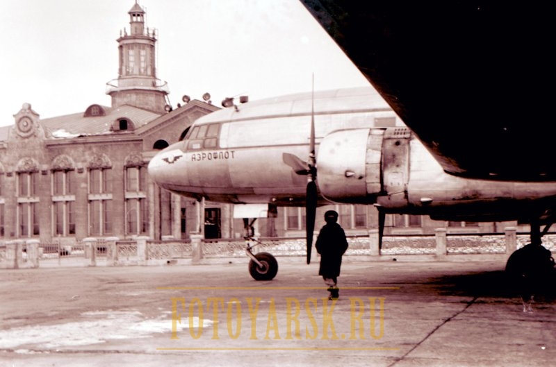 Фото - Вид старого аэропорта в Красноярске с летного поля