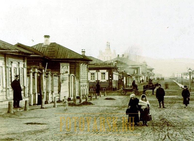 Театральная площадь и улица Благовещенская в Красноярске