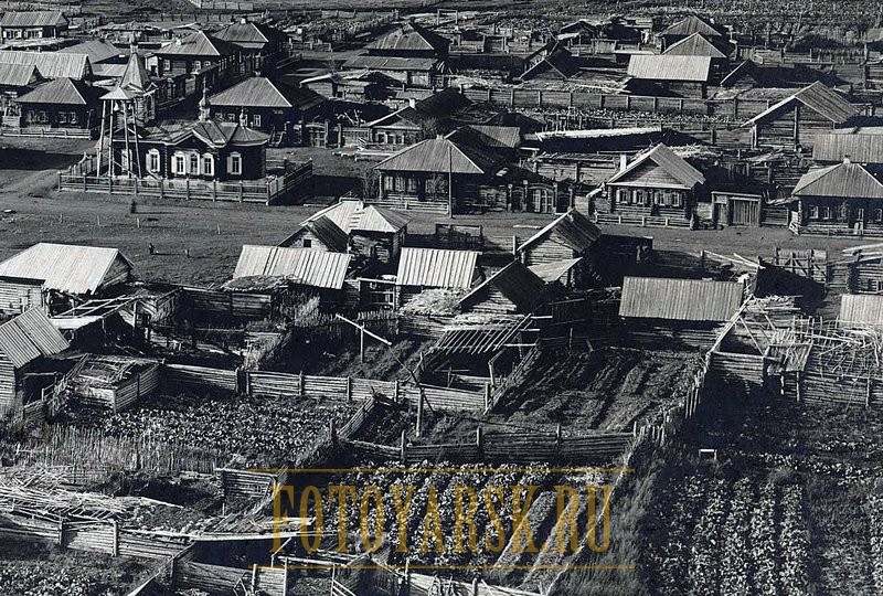 Главная улица в деревне Базаиха.