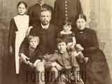 Групповое фото семьи Емельяна Федоровича Кудрявцева.