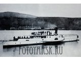Пароход Москва у правого берега Енисея